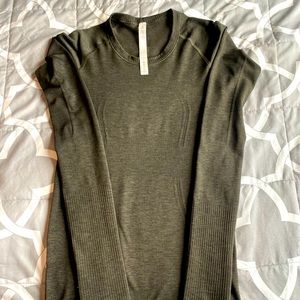 Lululemon Shit/ Top Size 4